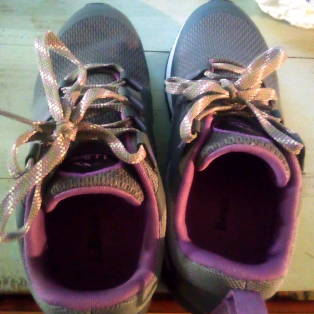 Same hiking shoes, better pictures